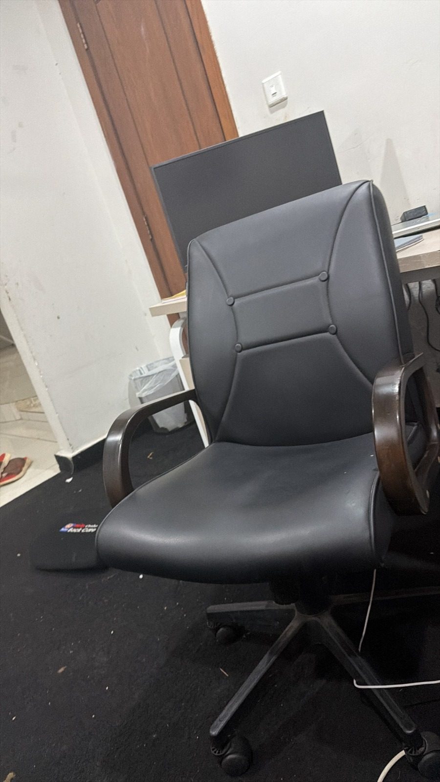 Interwood executive chairs, photo 2