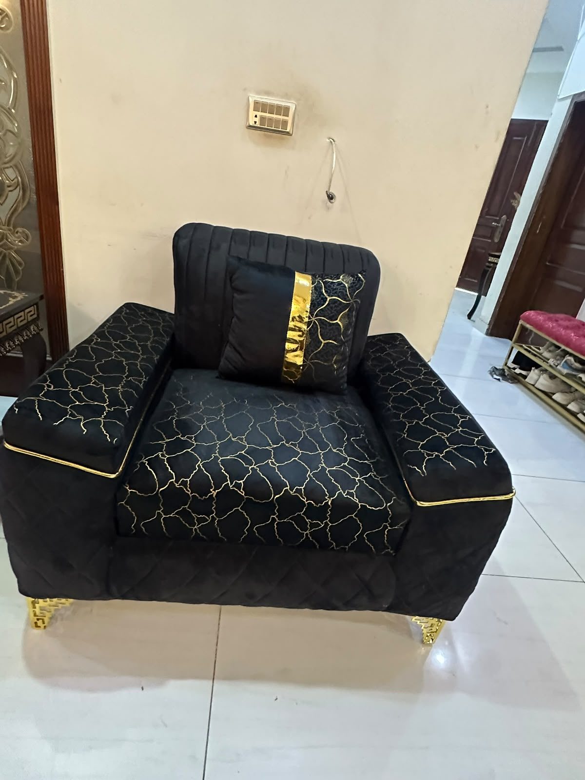 Sofa set with center tables and side tables, photo 10
